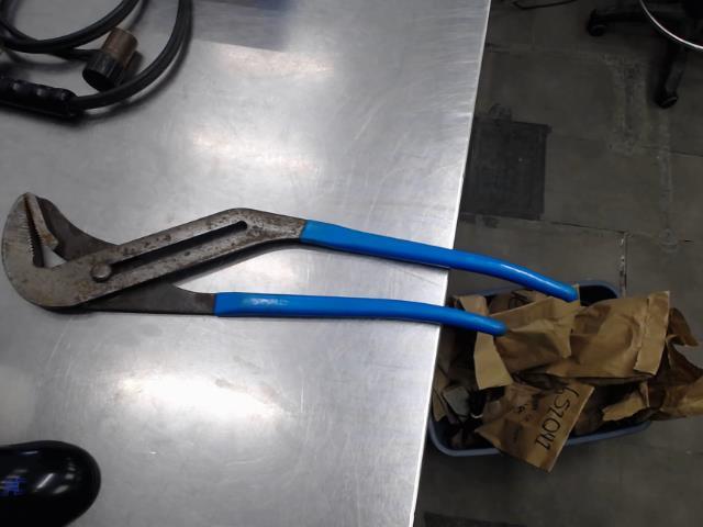 Slip joint plier