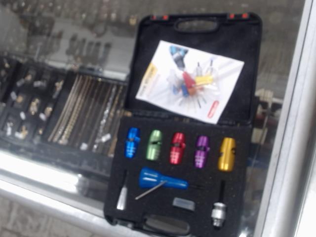 Kit de wire stripper dans case