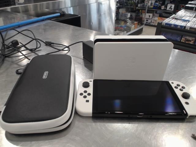 Switch avec dock et pochette