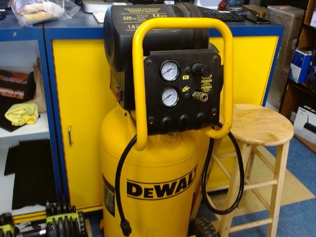 Compressor d'air dewalt 15 gallon