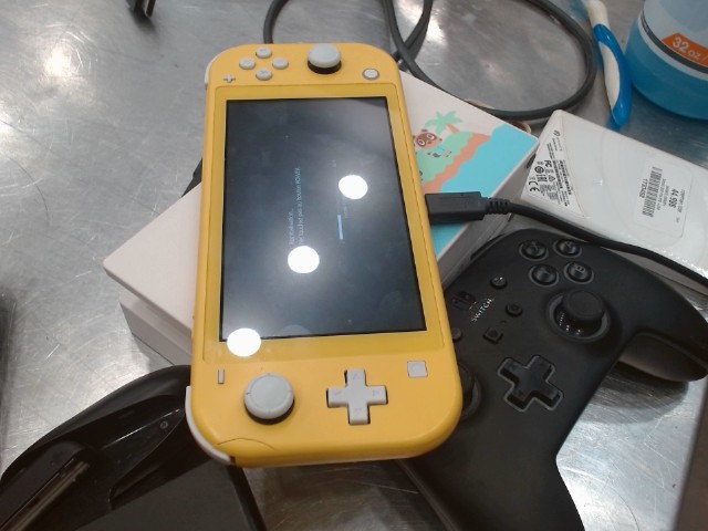 Switch lite jaune / cracked / no ac