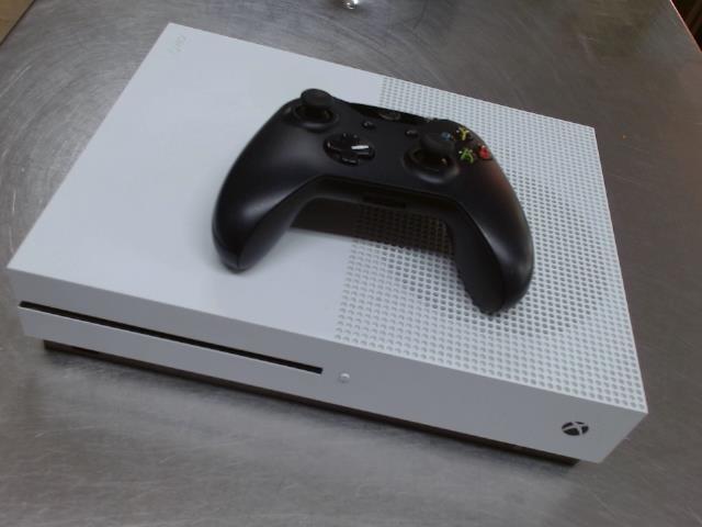 Console xbox one s av 1x man