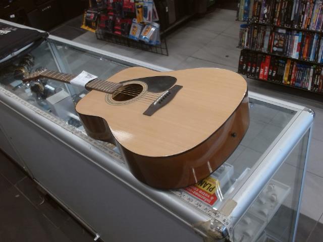 Guitare acoustique fender dans case