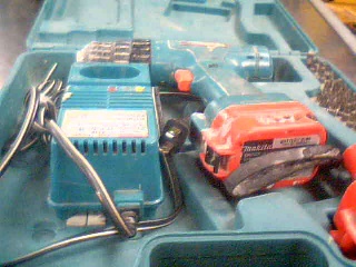 Drill makita avec batterie et ch