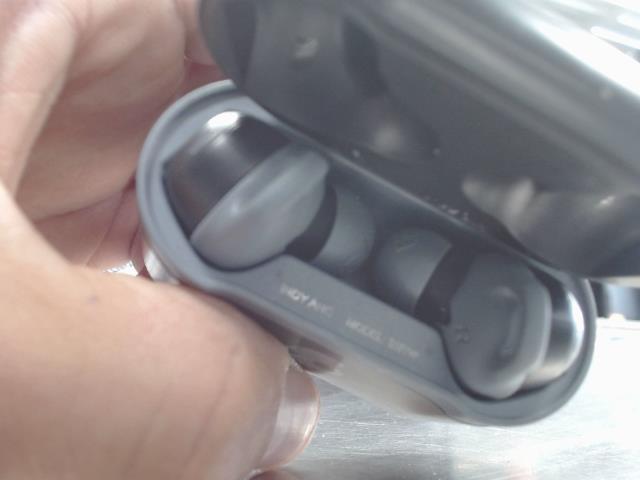 Bluetooth earbuds