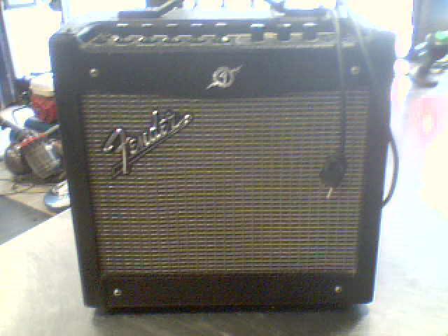 Ampli noir fender bonne condition