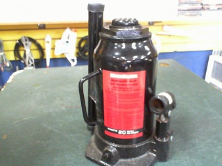 Motomaster 20 ton hydraulic jack