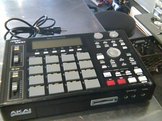 Sampler mixer akai mpc 1000