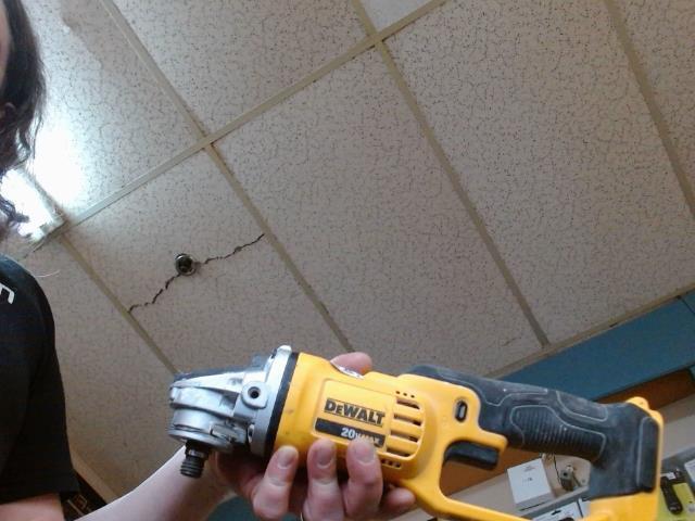 Greinder electrique dewalt 20v no batt